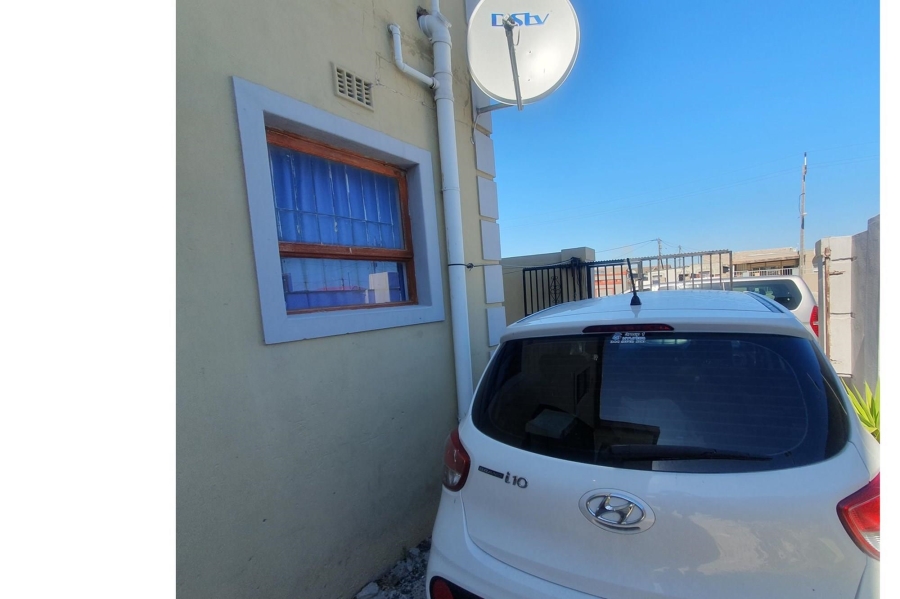 7 Bedroom Property for Sale in Delft South Western Cape